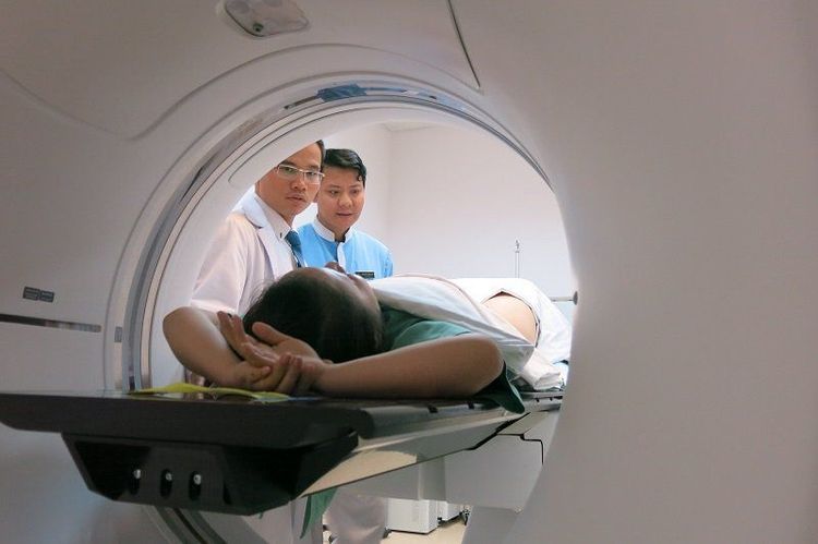 Thực hiện nút các nhánh động mạch ngoài gan