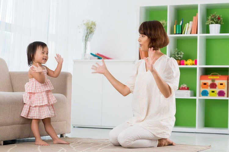 Khi trẻ kể cho bạn các vấn đề gặp phải, điều này có nghĩa là trẻ tin tưởng bạn có thể cho những lời khuyên tốt để kiểm soát cảm xúc của trẻ
