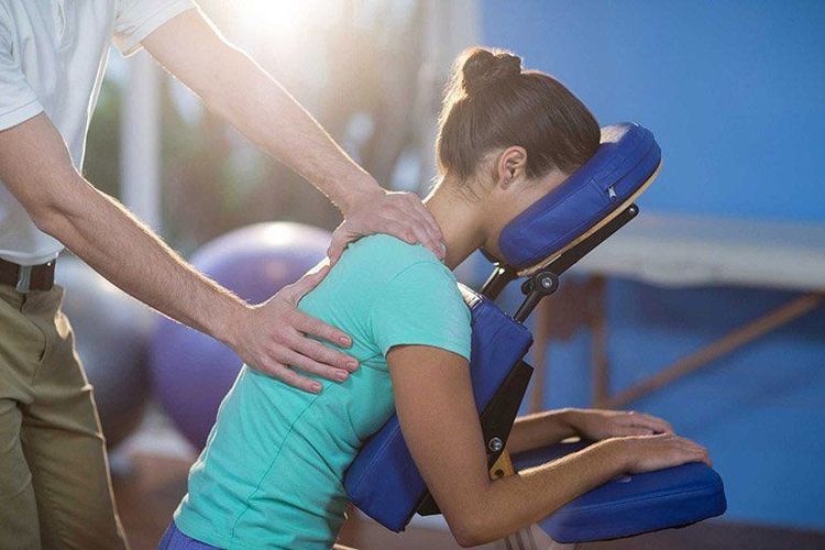Lao khớp vai được điều trị nội khoa bằng thuốc kháng lao và vật lý trị liệu vận động khớp vai