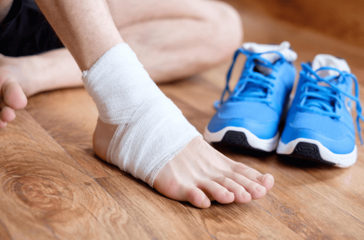 Máy chạy bộ không nên được sử dụng nếu người tập đang bị chấn thương mắt cá chân, đầu gối hoặc hông