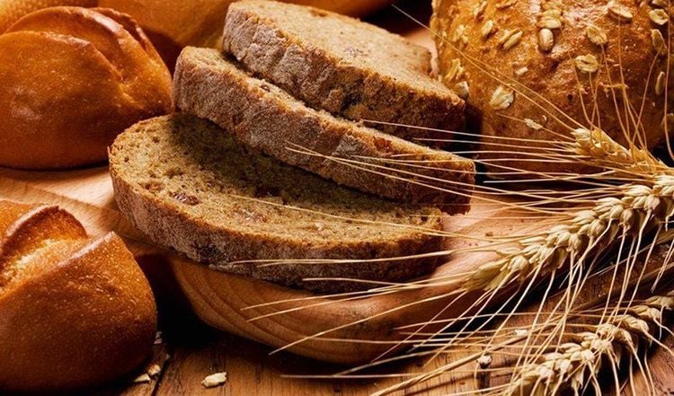 100gr black bread contains 284 calories