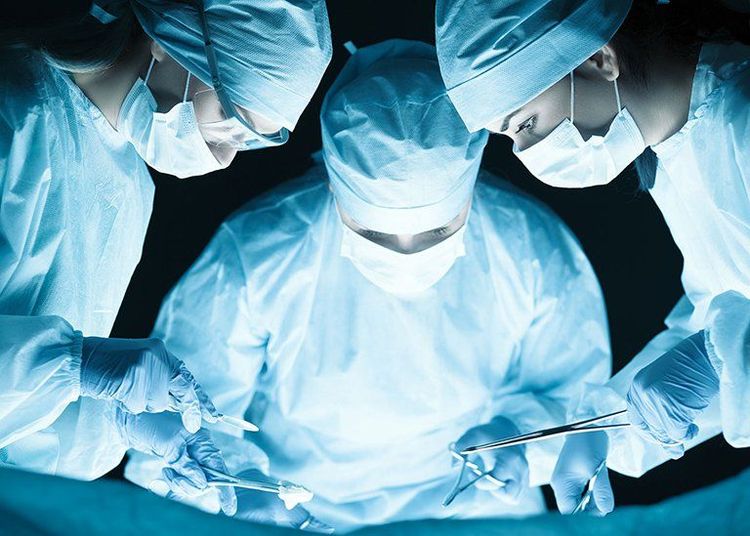 Phẫu thuật bằng laser giúp điều trị tổn thương dây thanh