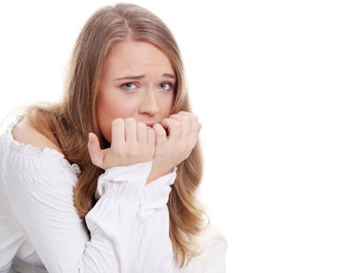 
Lo lắng, bồn chồn là một tác dụng phụ khi điều trị viêm loét đại tràng
