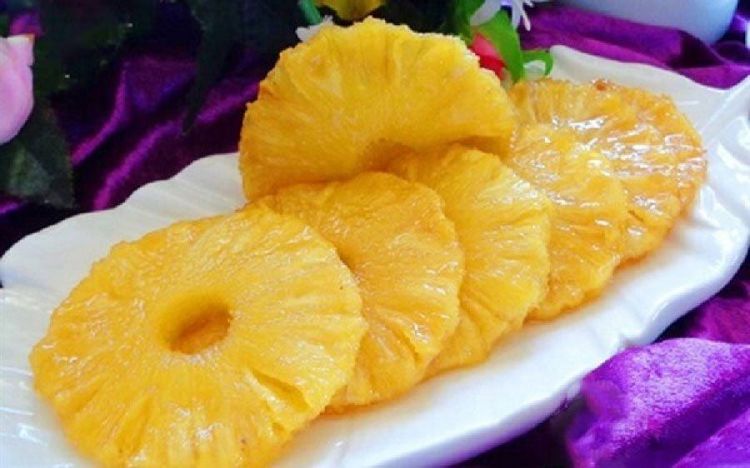 Nên tránh các thực phẩm chứa dứa như mứt dứa, salad trái cây