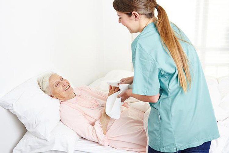 
Người bệnh ung thư phổi cần có người chăm sóc y tế cơ bản
