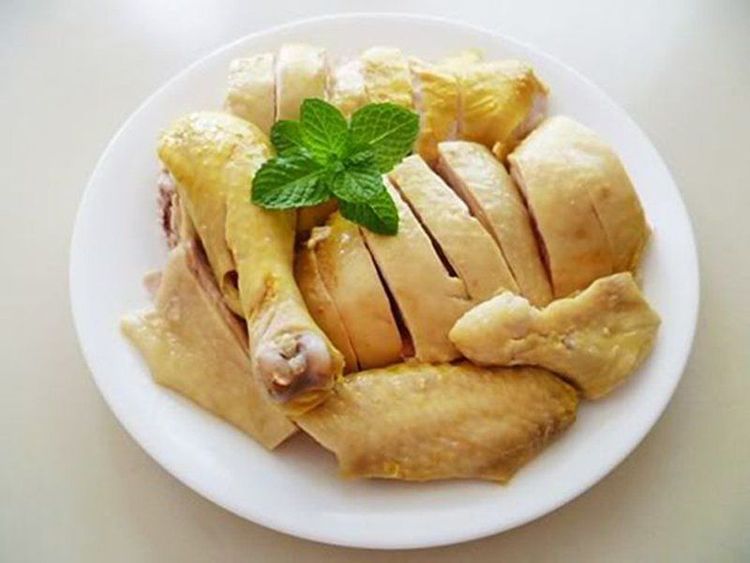Eating boiled chicken is fat-free because the chicken is low in calories and the cooking method does not add fat