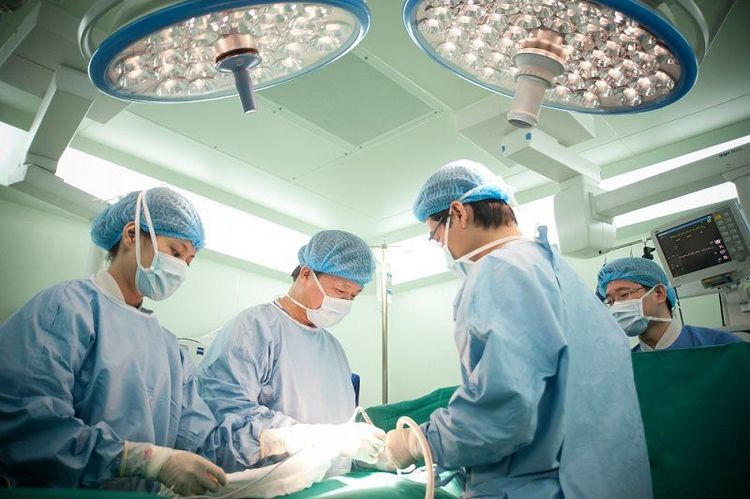 
Con bạn sẽ cần phải phẫu thuật nếu tình trạng lồng ruột cấp tính không được khắc phục bằng thuốc xổ bari
