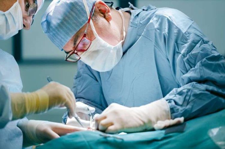 
Cần cân nhắc kỹ trước khi chọn phương pháp phẫu thuật cắt tuyến mồ hôi nách vì phương pháp này có tỷ lệ gây biến chứng cao
