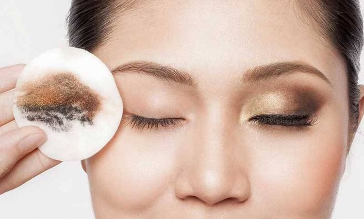 Cleansing balm vừa có tác dụng tẩy trang, vừa giúp làm sạch bụi bẩn.