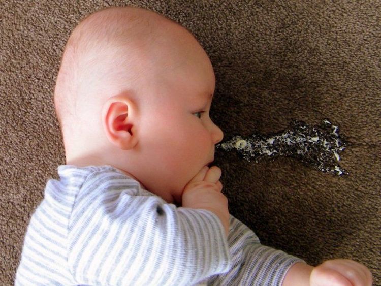 Trẻ bị nôn sau ăn có thể bắt nguồn từ nhiều nguyên nhân khác nhau
