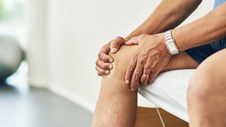 Người bị chấn thương gối giãn dây chằng độ 2 nên uống thuốc gì?