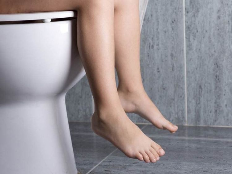 Nam giới đại tiện ra máu điều trị như thế nào?