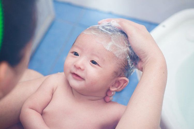 Proper Steps for Washing a Child's Hair to Promote Faster Hair Growth