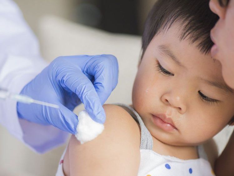 Bé 19 tháng tiêm mũi 3 viêm não Nhật Bản trước 6 tháng có sao không?