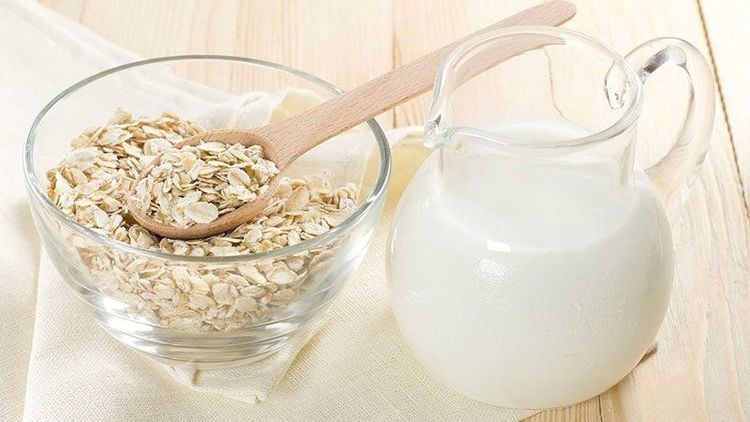 Oatmeal increases insulin production, improving sleep after dinner 
