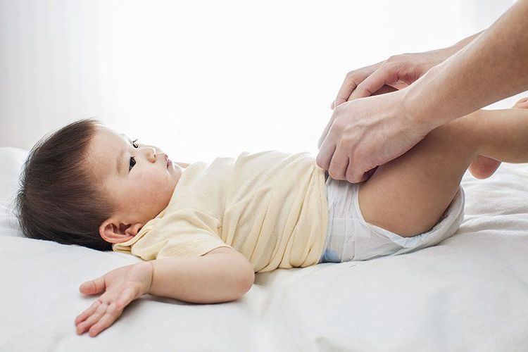 Trẻ bị phồng phần tĩnh mạch quanh hậu môn khi đại tiện là sao?