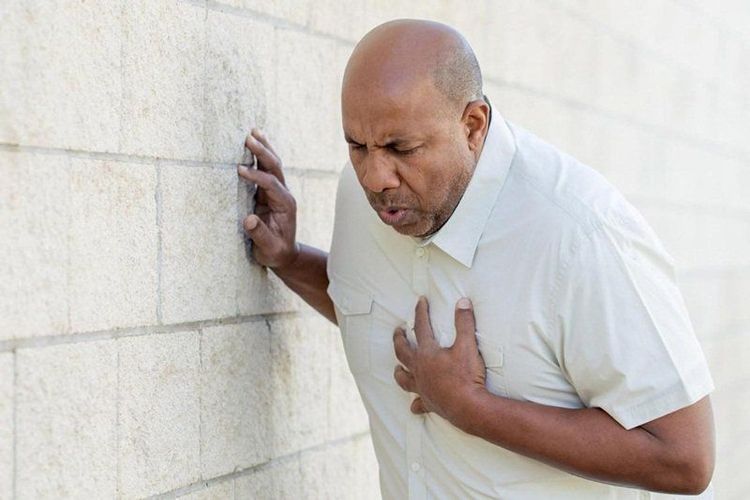 
Triệu chứng xuất huyết phế nang vô căn là khó thở tái đi tái lại
