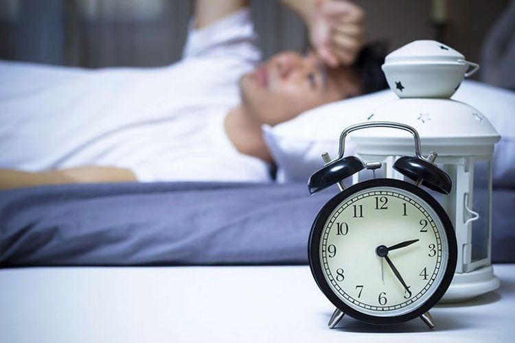 Người bệnh mất ngủ có thể sử dụng huyệt thần đình để điều trị