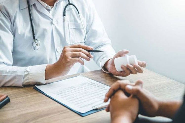 Bác sĩ có thể chỉ định điều trị bệnh viêm cột sống dính khớp với một số loại thuốc