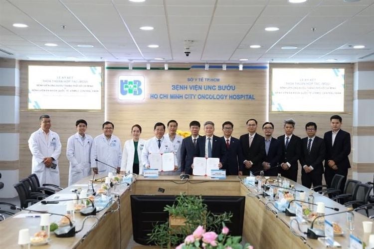 Vinmec Central Park signs strategic partnership, lighting up hope for cancer patients