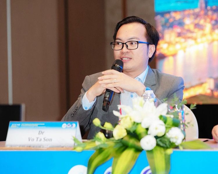 BSCKII Võ Tá Sơn với vai trò chủ tọa điều hành phiên Siêu âm hệ thần kinh thai nhi tại Hội nghị Siêu âm Châu Á 2026