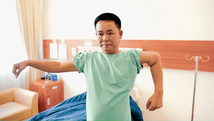 Tình trạng biến dạng khuỷu tay trước phẫu thuật