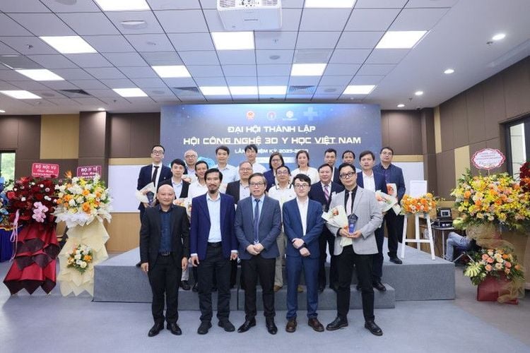 At the Congress, the delegates unanimously adopted the Association’s Charter and personnel plan, and elected an Executive Committee of 27 members.