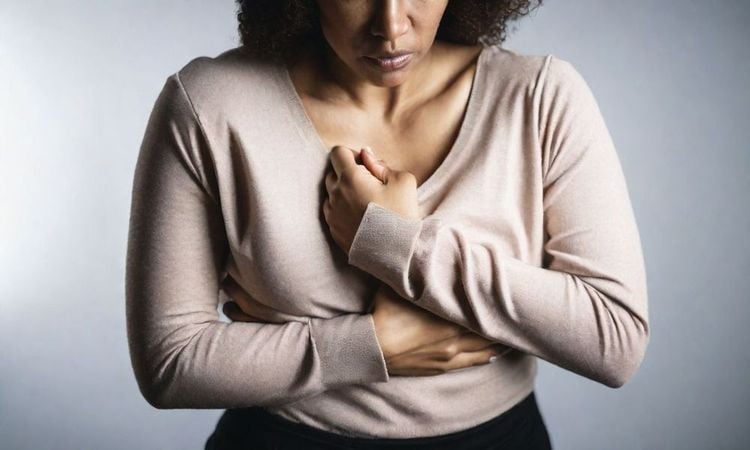 The symptoms of atrophic gastritis include stomach pain.