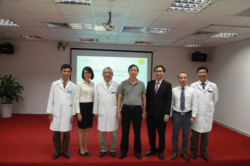 Giáo sư Nguyễn Thanh Liêm tư vấn liệu pháp tế bào gốc và miễn dịch ung thư