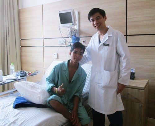 30 phút cấp cứu khẩn cấp cứu sống nạn nhân bị xe tải tông