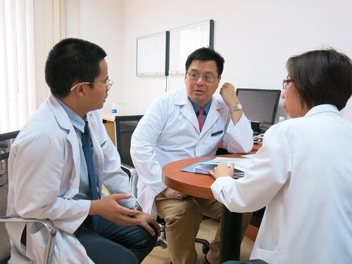 Chuyên gia ung bướu Mỹ trở lại thăm khám tại Vinmec