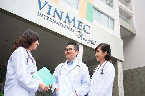 Bác sĩ, chuyên gia Bạch Mai làm việc tại Bệnh viện ĐKQT Vinmec Times City trong khuôn khổ thoả thuận hợp tác giữa hai bệnh viện.