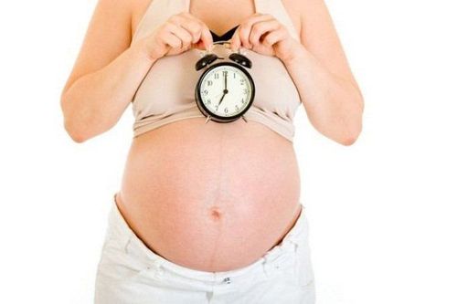 Cường độ và tần suất là yếu tố then chốt giúp bạn phân biệt chuyển dạ thật và giả.