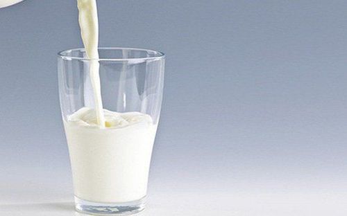 In Vietnam, according to the National Institute of Nutrition, calcium intake remains far below recommended levels -  only 50 - 60% of the daily requirement (about 400 - 600 mg/day). This means each person is only consuming 400 - 600mg of calcium per day. To maintain bone health and other bodily functions, an additional 500 - 600 mg/day from supplements or other sources is often needed.