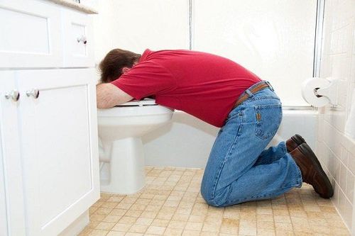 Buồn nôn hoặc ói mửa là biểu hiện của sốc