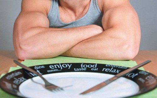 Bệnh nhân phải hoàn toàn nhịn ăn tối thiểu 8 tiếng trước phẫu thuật