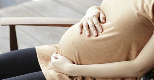 Nguyên nhân nữa khiến trẻ sơ sinh bị viêm phổi đó thai nhi trong tử cung bị thiếu dưỡng khí