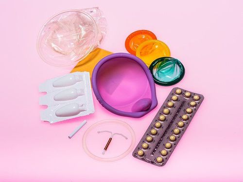 Nên dùng thêm một biện pháp tránh thai khác nếu đang dùng thuốc kháng sinh đồng thời với thuốc ngừa thai nội tiết tố