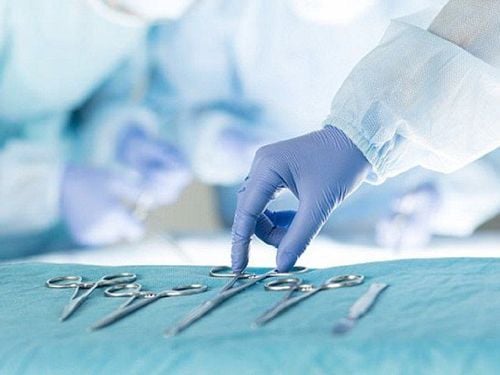 Điều trị ung thư tinh hoàn thường bắt đầu bằng phẫu thuật cắt bỏ tinh hoàn bị ung thư