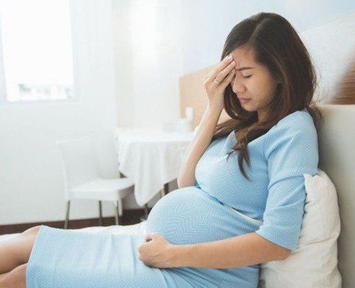 Thai nhi 29 tuần hai động mạch phổi bắt chéo nhau có sao không?
