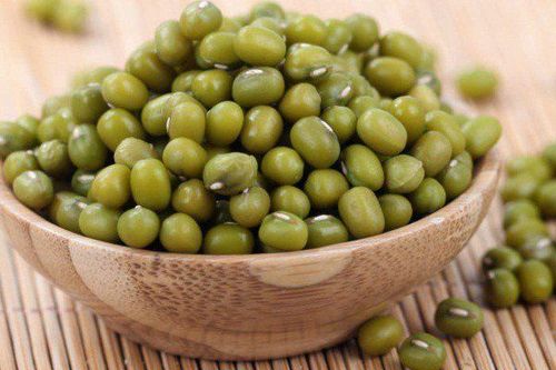 Do not apply mung beans or sticky rice to the wound