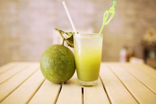 Bưởi hoặc uống nước ép bưởi là loại trái cây người mắc rối loạn lưỡng cực nên kiêng