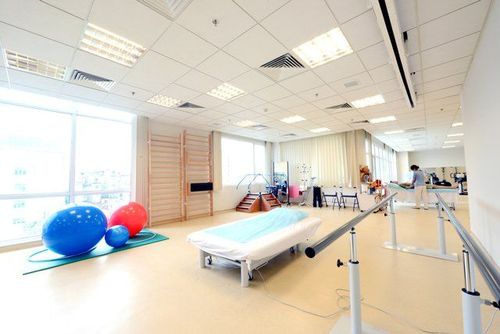 
Bệnh viện Vinmec có phòng tập phục hồi chức năng thần kinh sau tai biến, đột quỵ cho bệnh nhân
