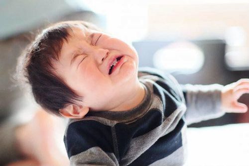 Nếu trẻ có dấu hiệu đau bụng sau khi uống thuốc tẩy giun cần được đến cơ sở y tế
