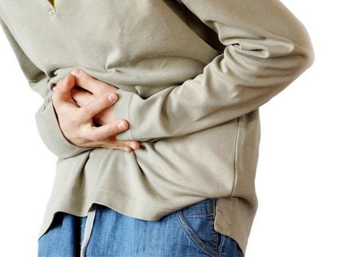 Tắc ruột là biến chứng có thể gặp phải của bệnh nhân thoát vị bẹn