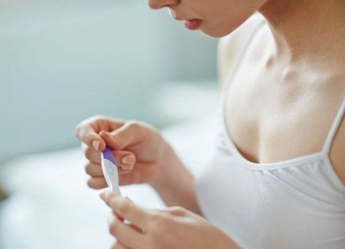 Phụ nữ có thai cần thông báo với bác sĩ trước khi chụp X-quang