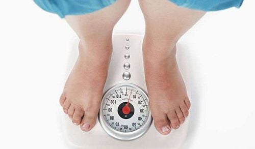 Một số phụ nữ gặp tình trạng tăng cân sau khi cấy que tránh thai