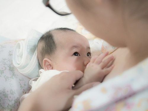 Các mẹ không nên cho con bú trong 24-48 giờ sau khi dùng chất cản quang