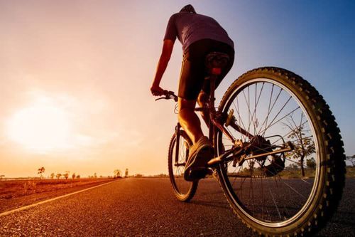 Khi đạp xe, leo núi là lúc bạn cảm thấy mông mình đạp vào bánh răng cao