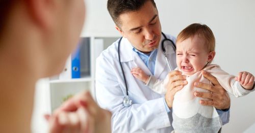 Làm gì nếu trẻ sơ sinh xét nghiệm âm tính với virus viêm gan B sau 2 liều vắc - xin hoàn chỉnh?